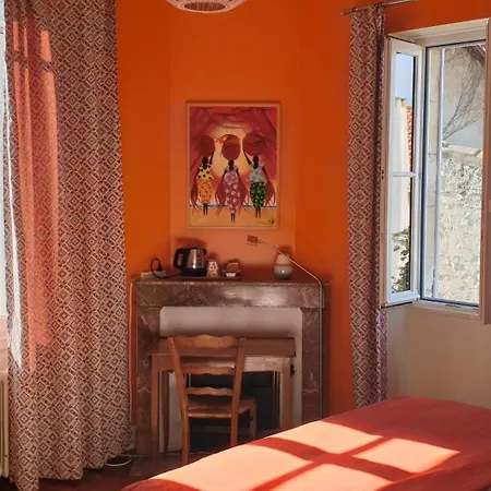D'hotes Le Clos Bleu Bed & Breakfast *